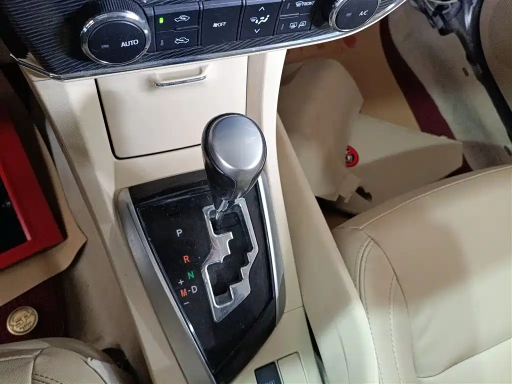 Toyota Corolla 2015 — фото 10