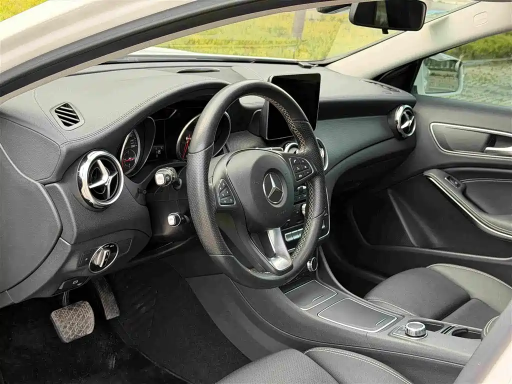 Mercedes-Benz GLA 2017 — фото 11