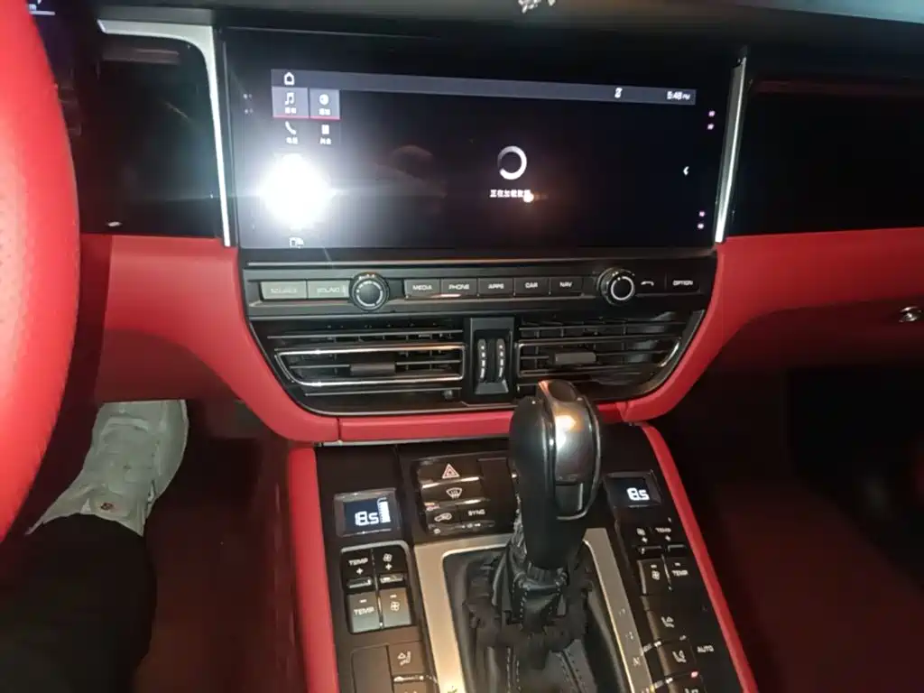 Porsche Macan 2020 — фото 20