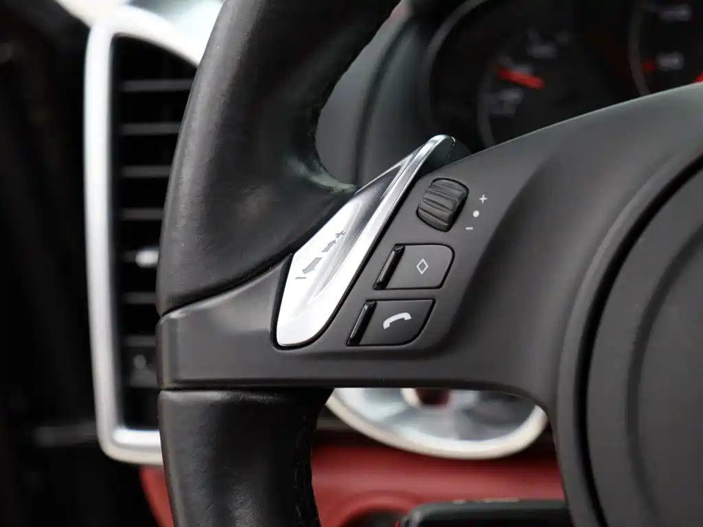 Porsche Cayenne 2016 — фото 18