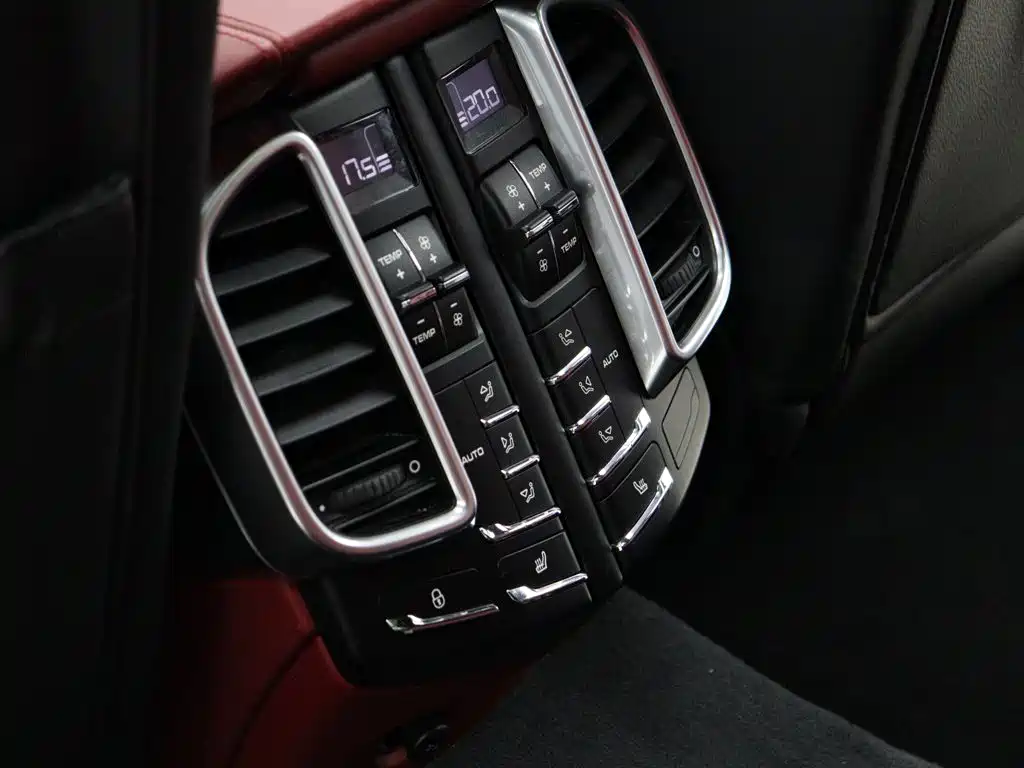 Porsche Cayenne 2016 — фото 9