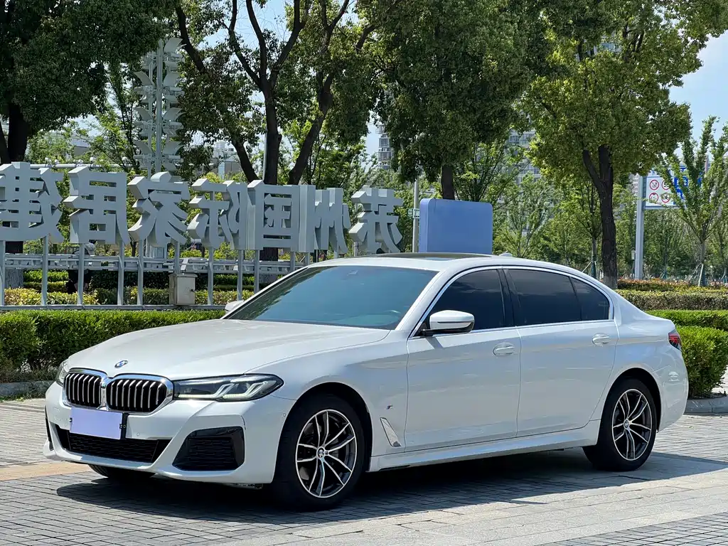 BMW 5 Series 2023 — фото 1