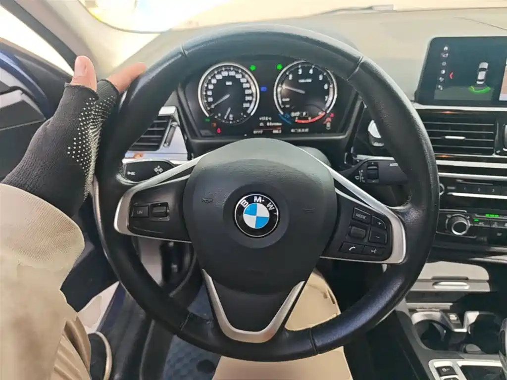 BMW 1 Series 2020 — фото 11