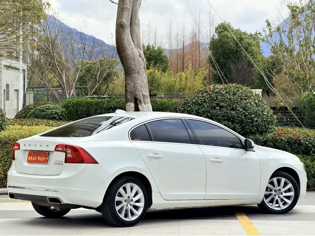 Volvo S60 2016 — фото 15