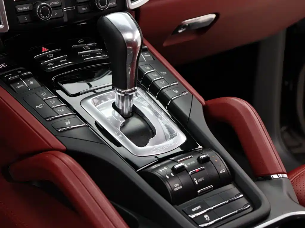 Porsche Cayenne 2016 — фото 12