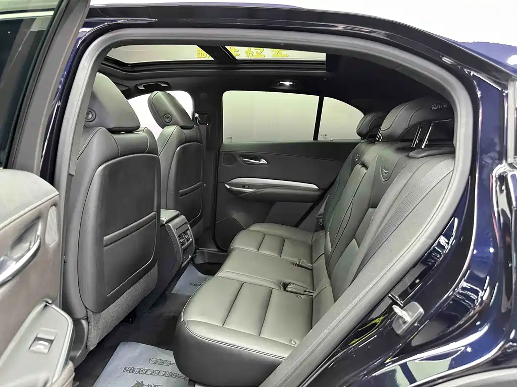 Cadillac XT4 2020 — фото 12