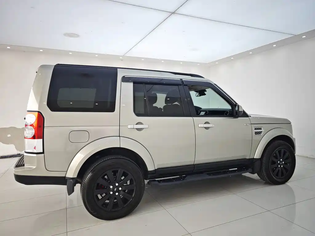 Land Rover Discovery 2012 — фото 15