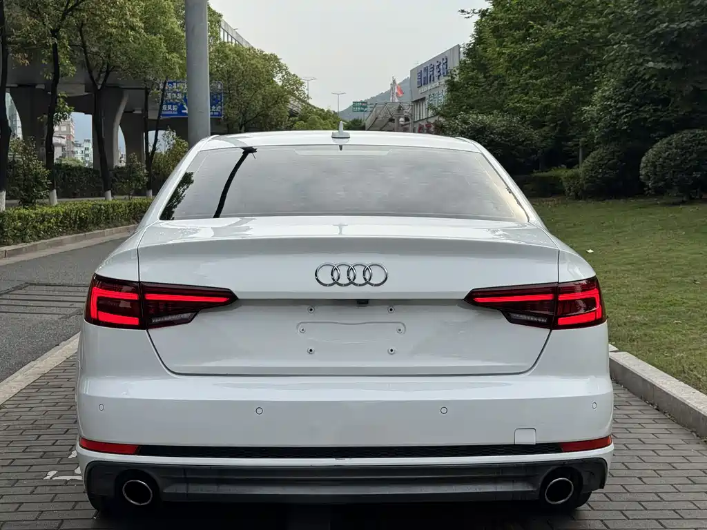 Audi A4L 2018 — фото 9