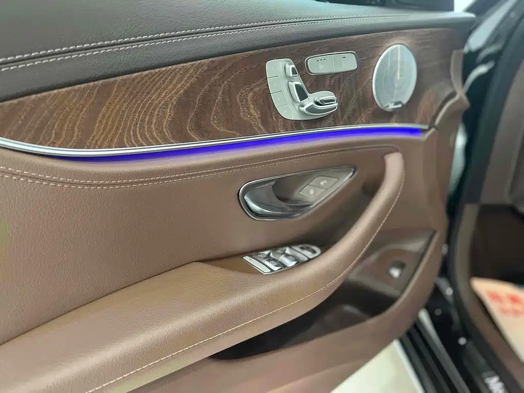 Mercedes-Benz E-Class 2019 — фото 18