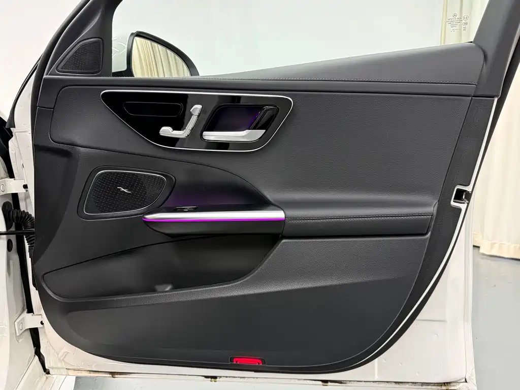 Mercedes-Benz C-Class 2024 — фото 14