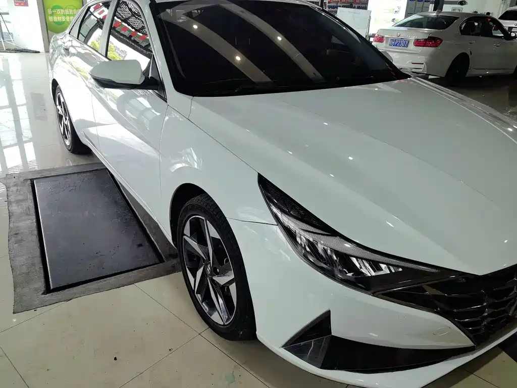 Hyundai Elantra 2022