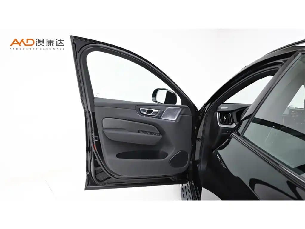 Volvo XC60 PHEV 2025 — фото 10