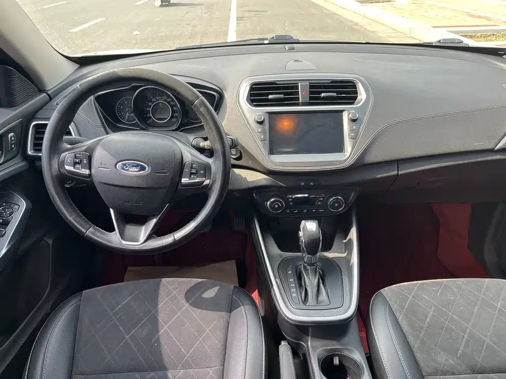 Ford Escort 2019 — фото 10