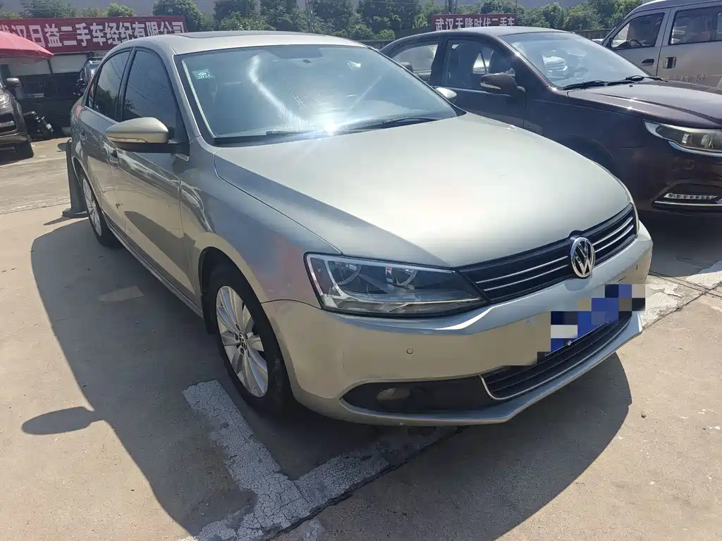 Volkswagen Sagitar 2015