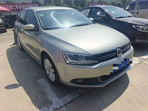 Volkswagen Sagitar 2015