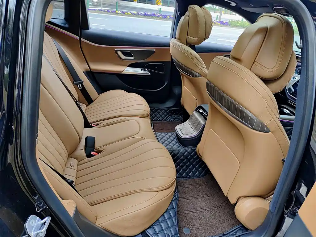 Mercedes-Benz E-Class 2025 — фото 10