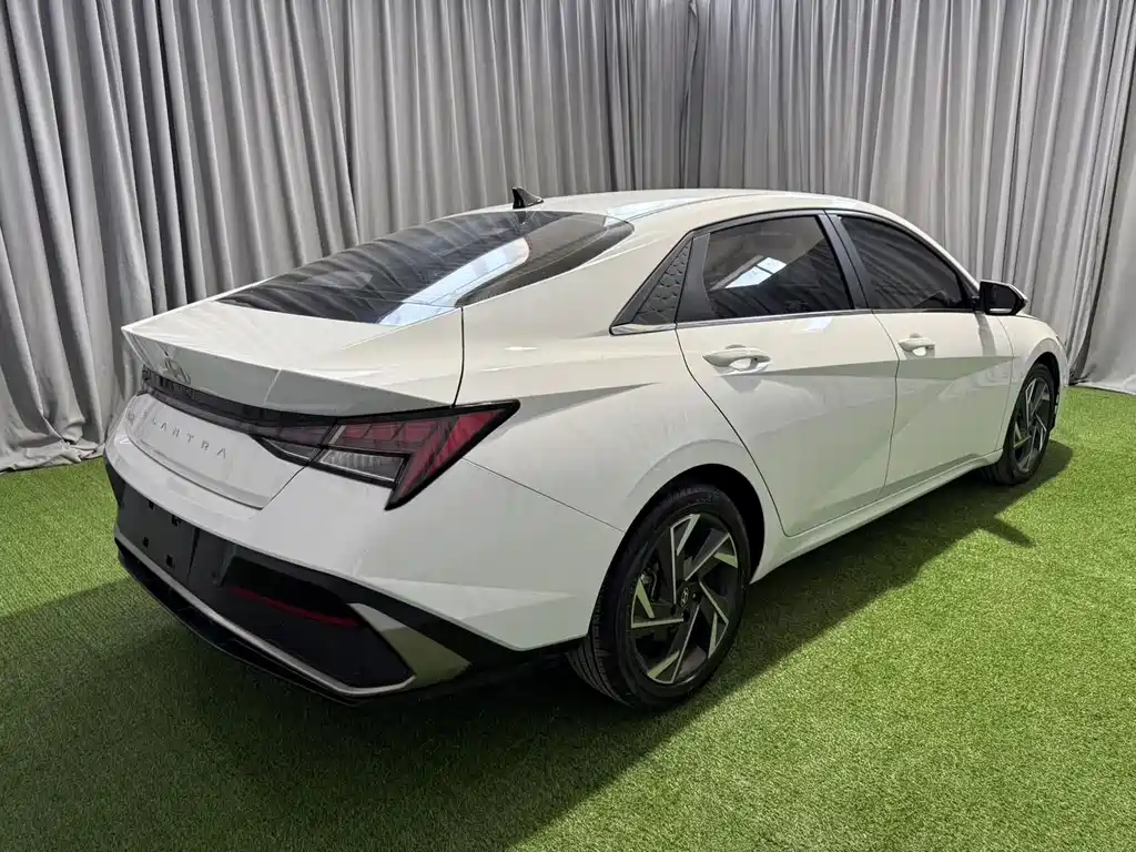 Hyundai Elantra 2023