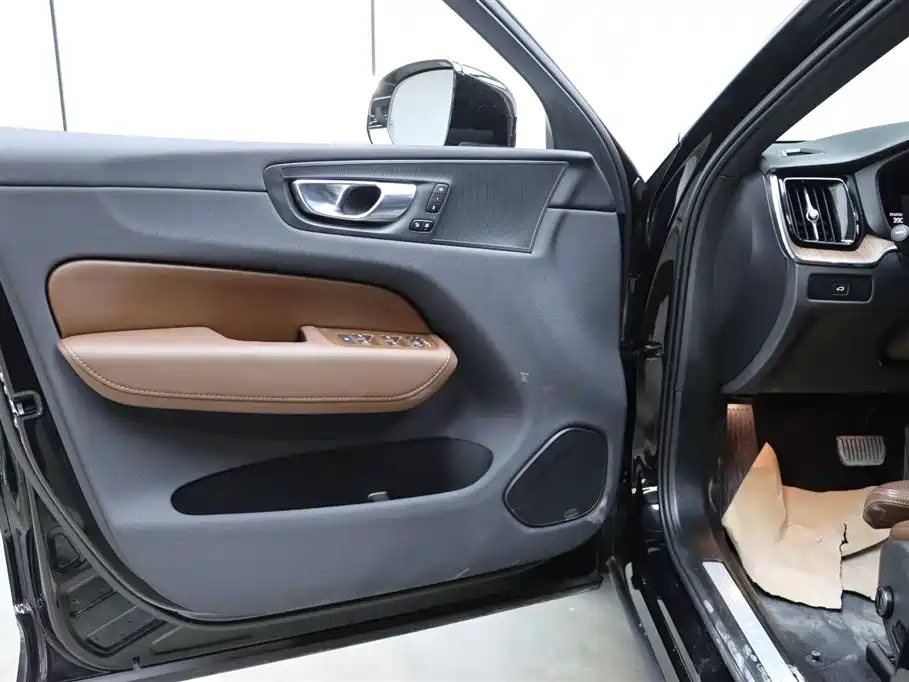 Volvo XC60 2024 — фото 14