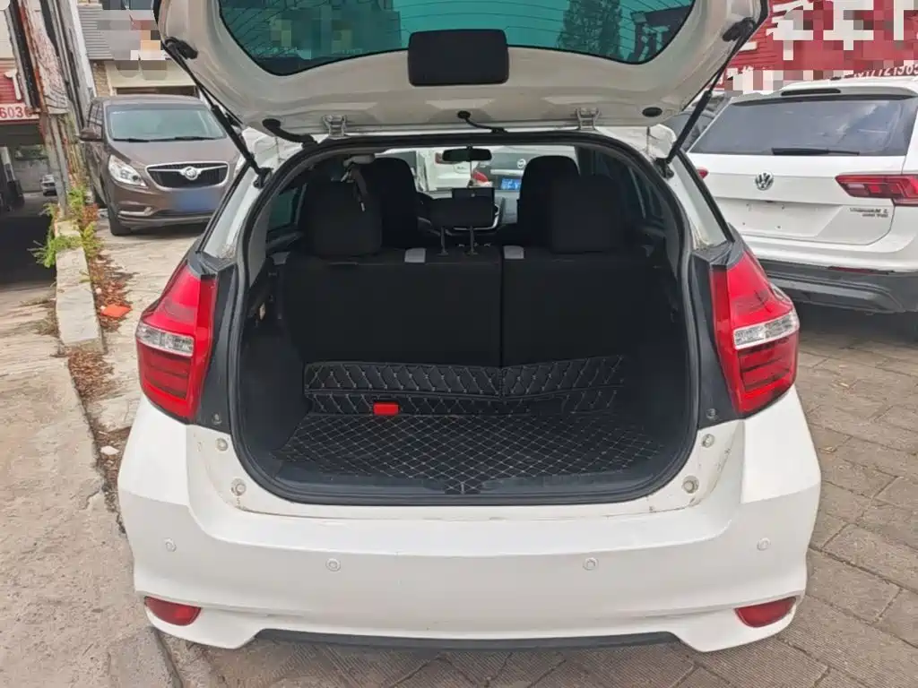 Toyota Yaris L 2020 — фото 19
