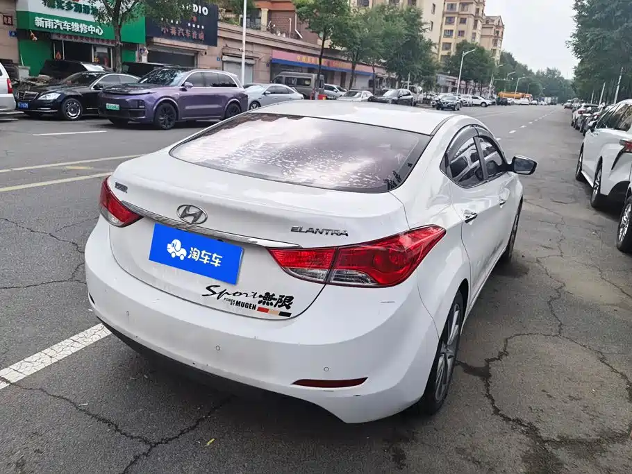 Hyundai Elantra 2015