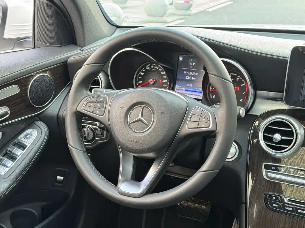 Mercedes-Benz GLC 2016 — фото 10
