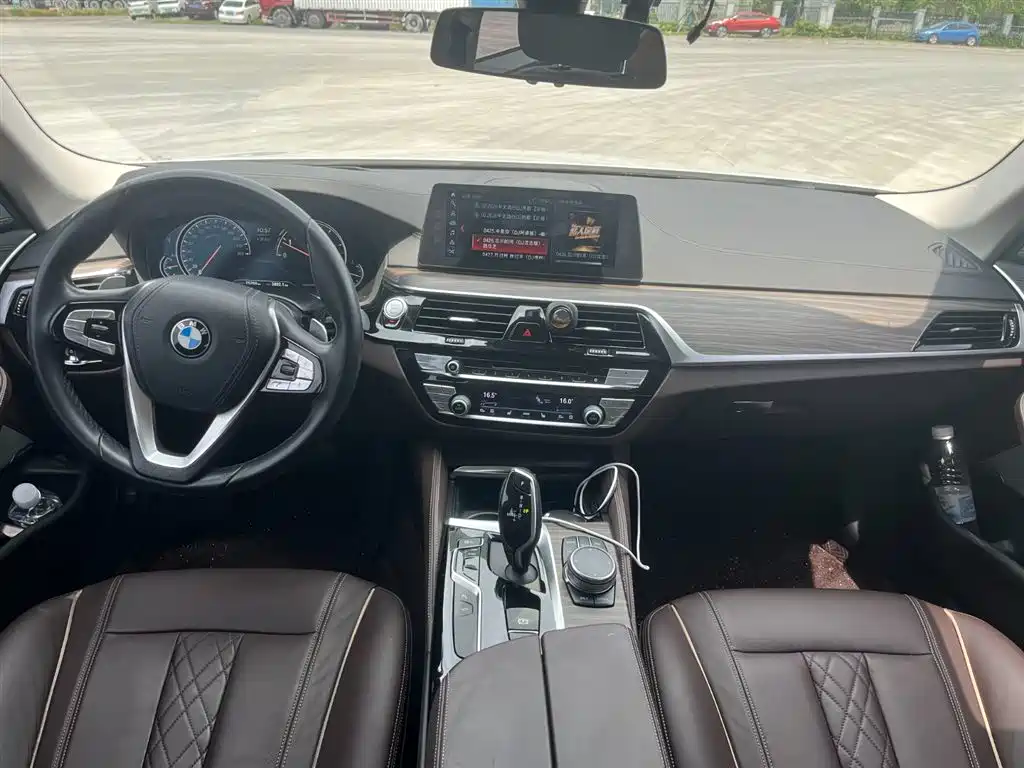 BMW 5 Series 2018 — фото 6
