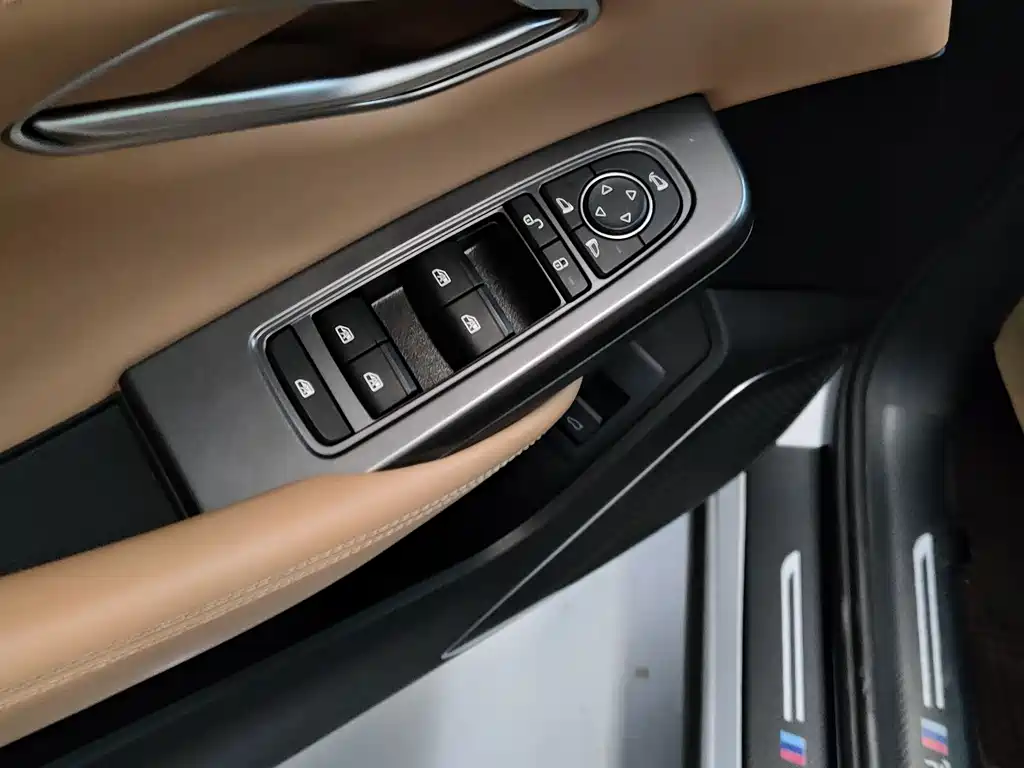 BYD L DM-i 2025 — фото 13