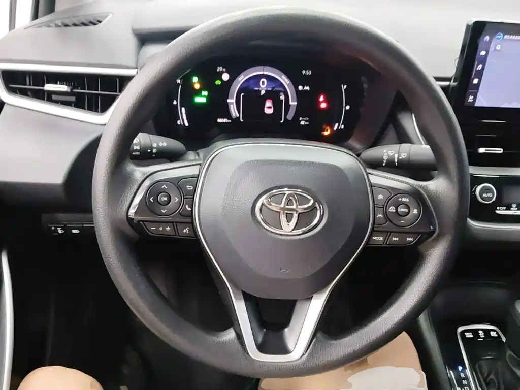 Toyota Corolla 2023 — фото 11