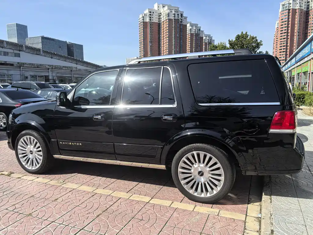 Lincoln Navigator 2017 — фото 15