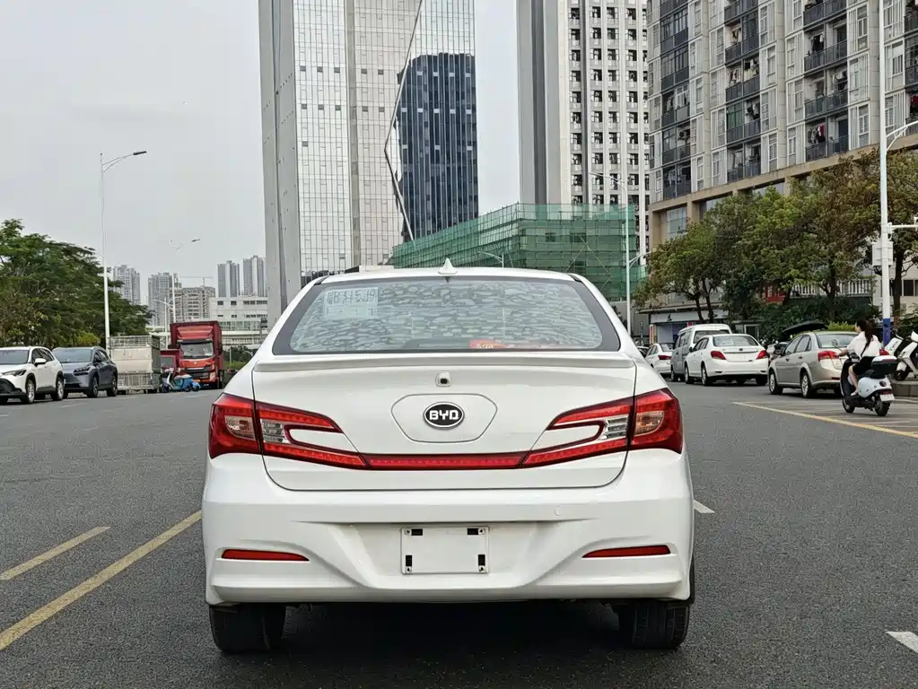 BYD Qin NEV 2016 — фото 17