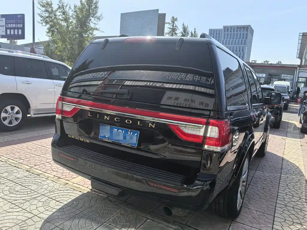 Lincoln Navigator 2017 — фото 17
