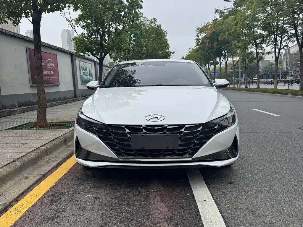 Hyundai Elantra 2022