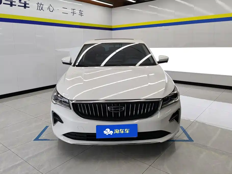 Geely Emgrand 2022