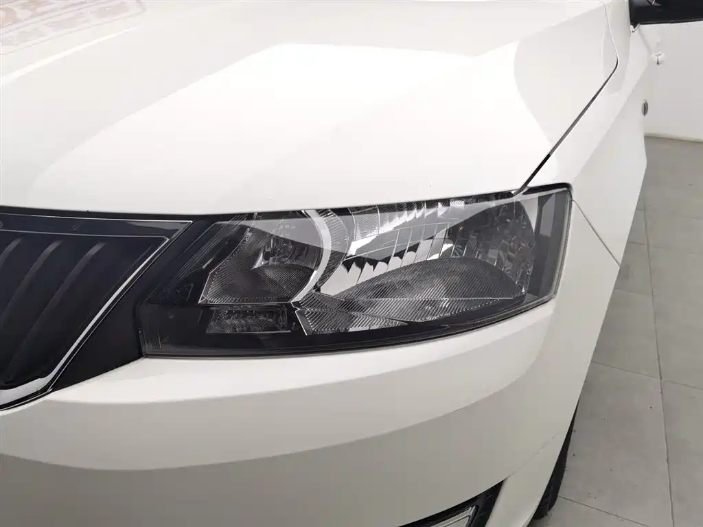 Skoda Rapid Spaceback 2016 — фото 7