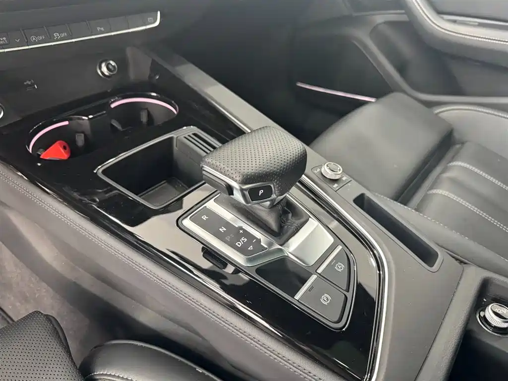 Audi A4L 2025 — фото 9