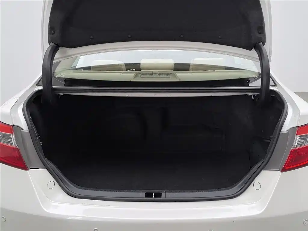 Toyota Camry 2013 — фото 16