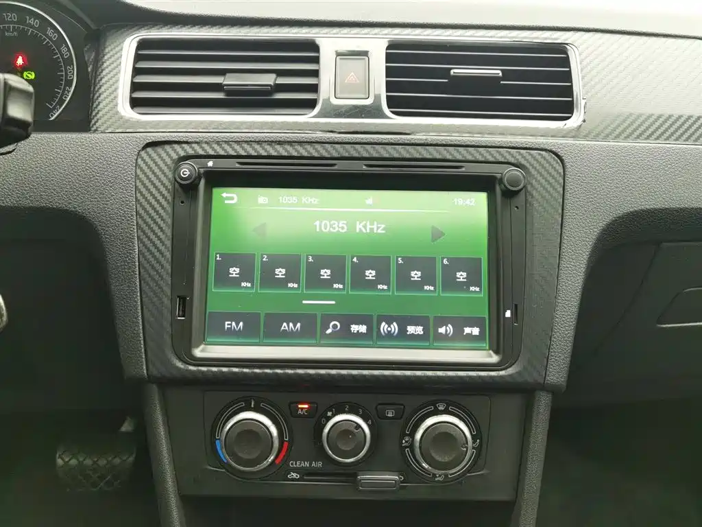 Skoda Rapid Spaceback 2016 — фото 12