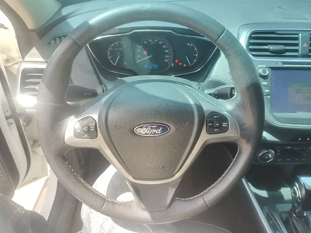 Ford Escort 2018 — фото 11