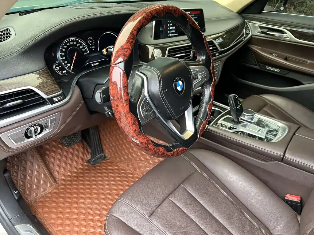 BMW 7 Series 2018 — фото 8