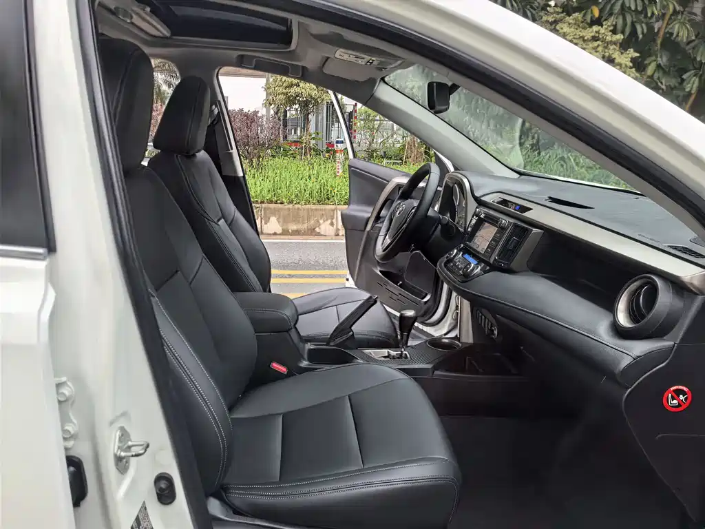 Toyota RAV4 2014 — фото 33