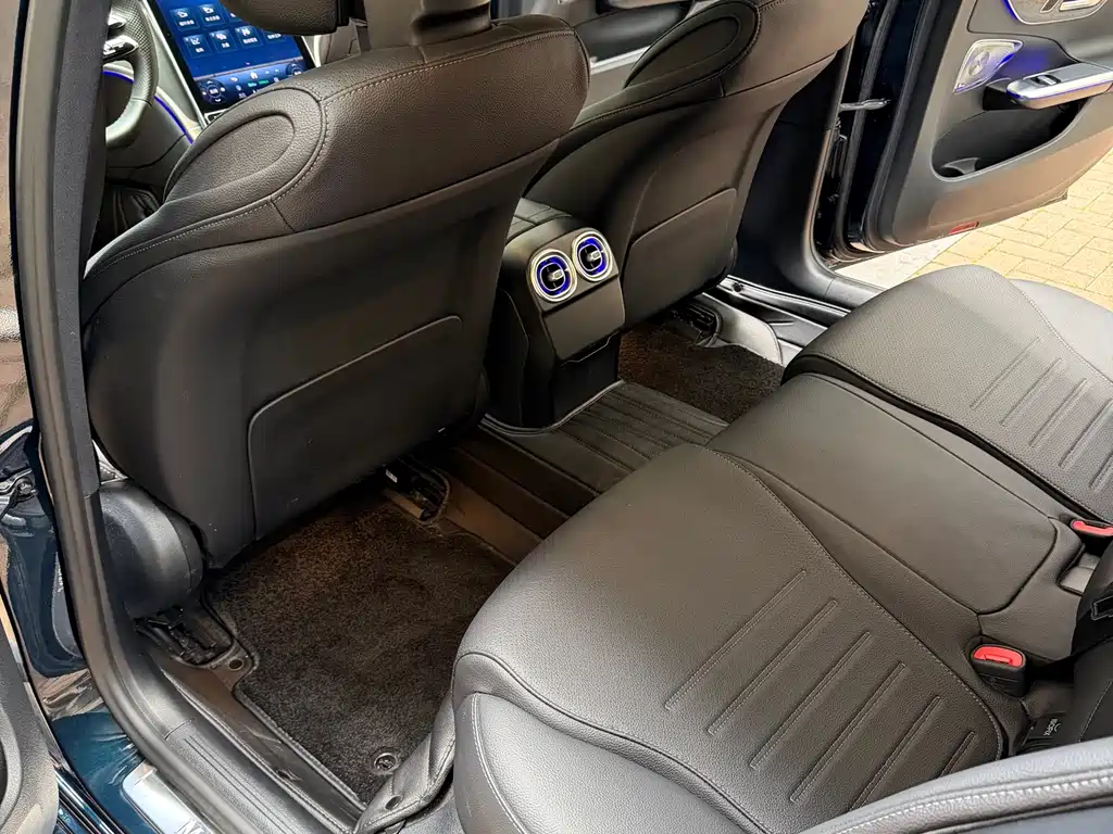 Mercedes-Benz C-Class 2023 — фото 15