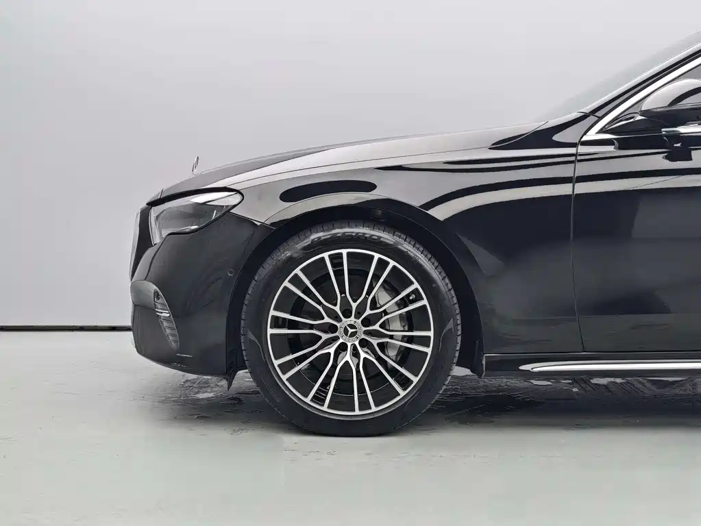Mercedes-Benz E-Class 2025 — фото 3