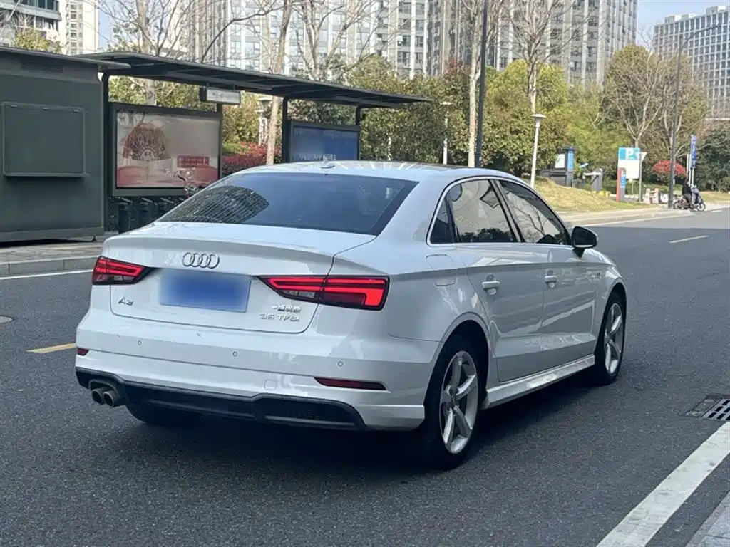 Audi A3 2018 — фото 8