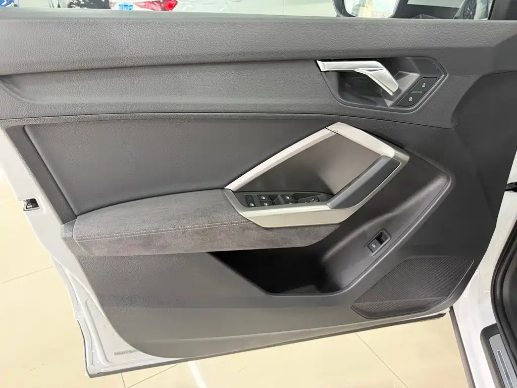 Audi Q3 2023 — фото 10