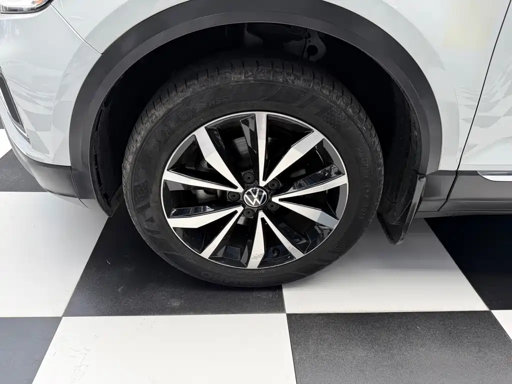 Volkswagen T-Roc 2023 — фото 19