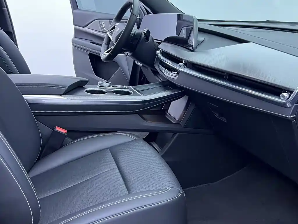 Cadillac XT5 2025 — фото 14