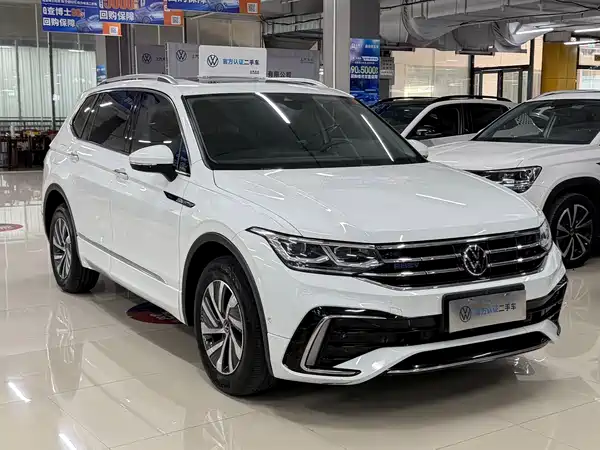 Volkswagen Tiguan L Plug-In Hybrid 2023