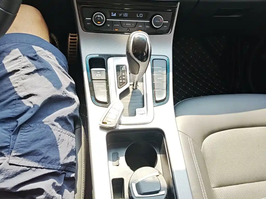 Geely Emgrand GS 2018 — фото 14