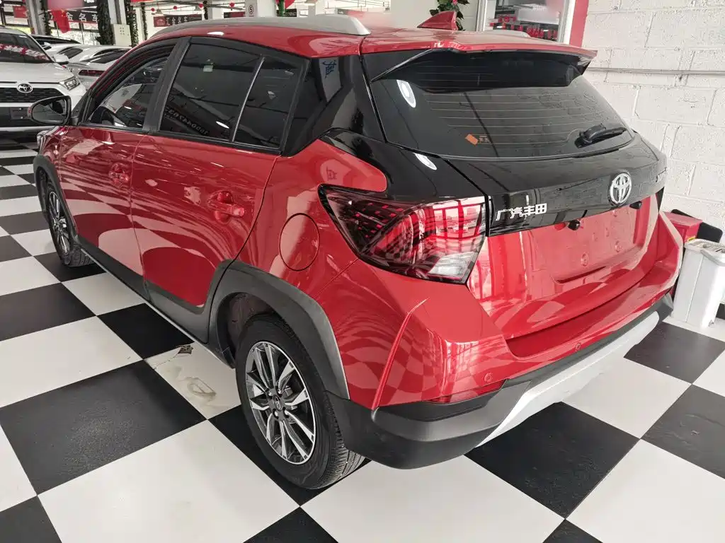Toyota Yaris L 2023 — фото 10