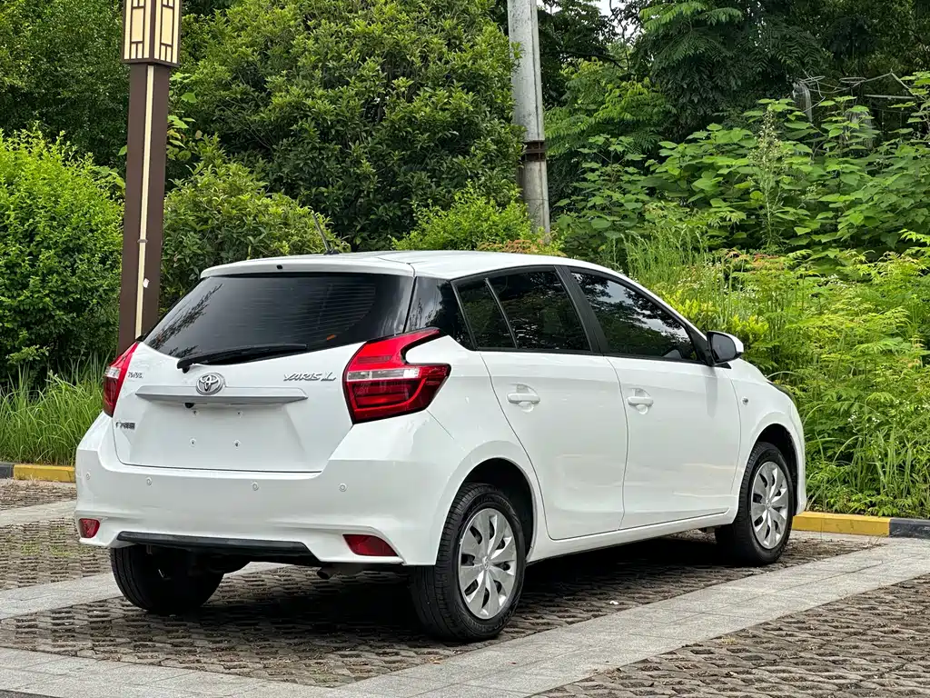Toyota Yaris L 2021